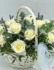 Корзина с 15 розами и лавандой