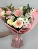 Букет из гербер хризантем и кустовой розы