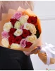 15 разноцветных роз