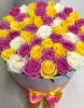 Шляпная коробка с разноцветными розами 51 шт