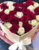 25 разноцветных роз в коробке сердце