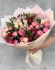 Букет из кустовых роз и альстромерий