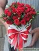 Красные кустовые розы в коробке, 15 шт.
