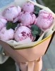 Букет из 7 пионов с зеленью